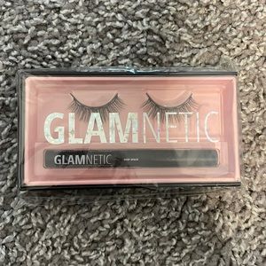 glamnetic lashes in “virgo” with magnetic eyeliner